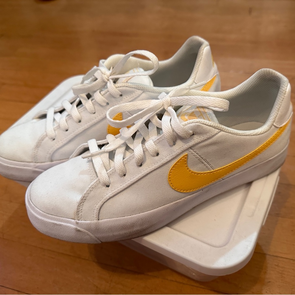 Women’s Nike Court Legacy